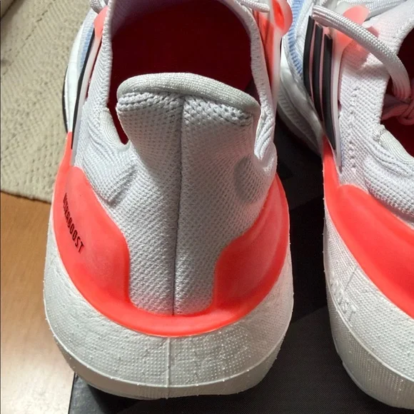 Adidas Ultraboost Light M7/W8.5/40. NIB - Picture 6 of 17